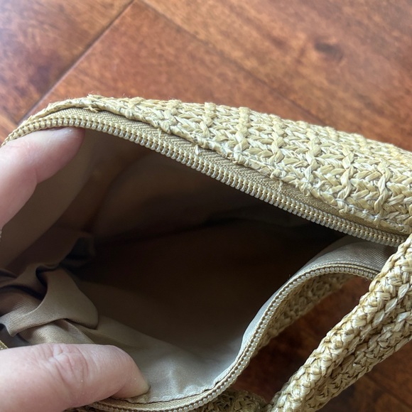 Elegant Gold Bow Clutch - Picture 2 of 4